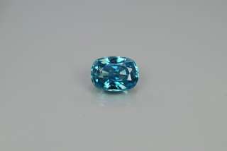   Gem 3.60ct 9.7x7.1mm Oval Swimming Blue ZIRCON, CAMBODIA  