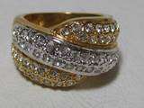 Lovely womens fashion ring, Size 7.25 gold and silver tone (gold 
