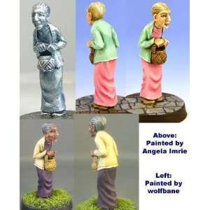  Hasslefree Miniatures: Villagers   Old woman: Toys & Games