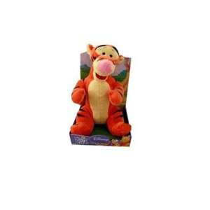  Winnie the Pooh   Tigger Big Hugs Plush: Toys & Games