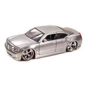  2006 Dodge Charger R/T Hemi 1/24 Mass Silver: Toys & Games