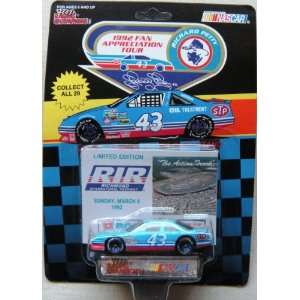 1992 NASCAR Racing Champions   Richard Petty #43 Pontiac 1/64 Diecast 