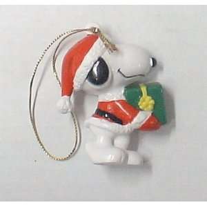  PVC Figure Christmas Ornament  Snoopy w/ Gift 