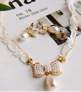 Fashion Lady Lace Bow Pearl Necklace Sweet Free Ship  