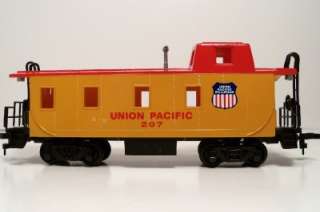 Bachmann Union Pacific HO Scale Caboose #207 Yellow. NEW in the Box 