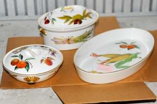   Gold 1961 England Royal Worcester Fine Porcelain Dish Set  
