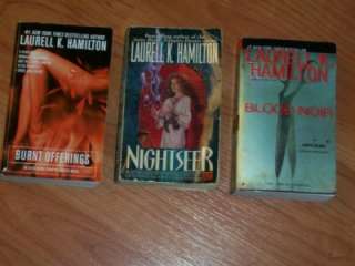 LOT OF 17 ANITA BAKER VAMPIRE HUNTER BOOKS LAURELL K HAMILTON 